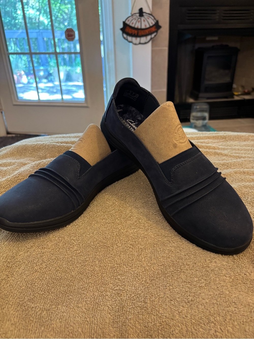 Slip-On Casual Loafers in Navy and Tan - Women’s Comfort Style Sz 9.5W